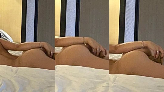 Marisol Yotta fucking a dildo in the hotel mirror