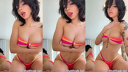 Noemiexlili teasing her sexy string bikini