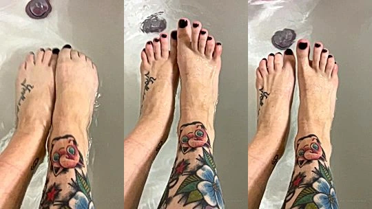 Strawberrysquirtcake teasing her wet naked feet in the bathtub
