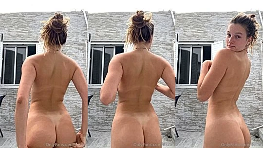 Itscarlyjane teasing her naked big ass on the balcony