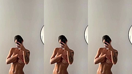 Sonya Jess teasing her naked body in the camera phone