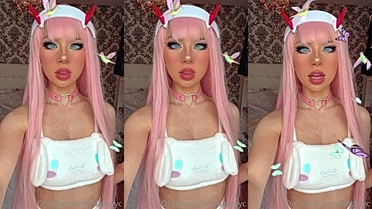Dessyyc teasing her big tits in her latex cosplay