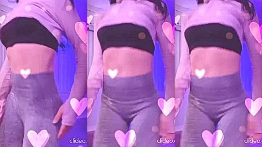 Kiwi Sunset dancing her sexy body on livestream