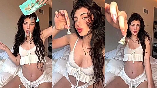 Queenpussybossv teasing her perky tits and armpit