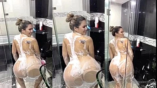 Dezii Gonzalez teasing her soapy naked body in the shower
