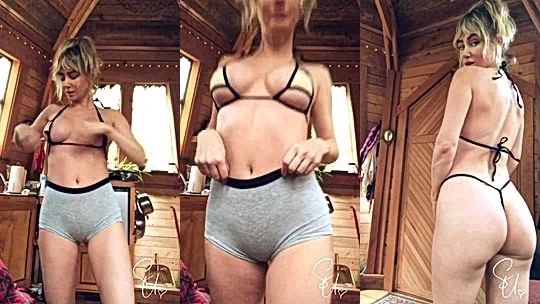 Sara Underwood showing off her sexy body in gym outfit