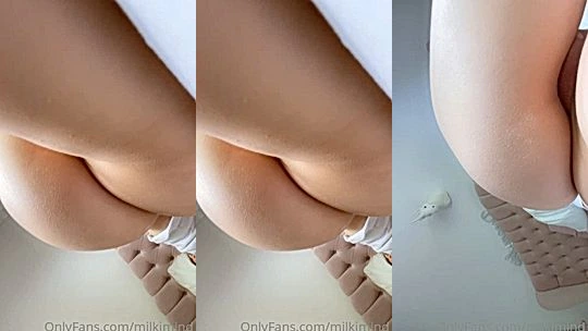 Milkimind teasing her sexy naked bubble butt