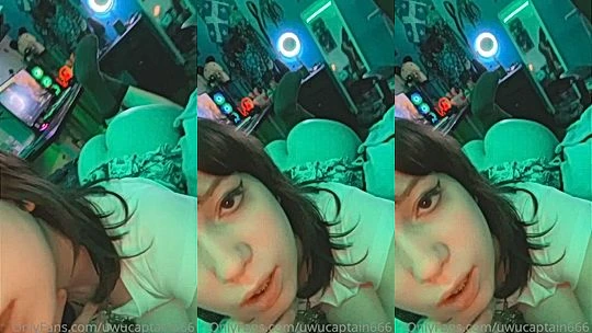 Uwucaptain666 teasing her big ass in bed