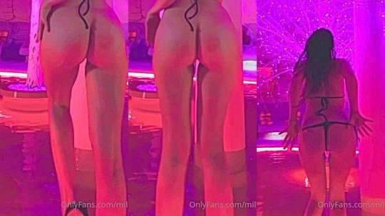 Milkimind teasing her naked body in red room