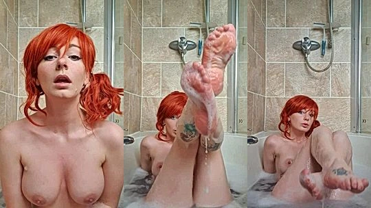 redhead babe Chloxxhill teasing her naked body in the bathtub