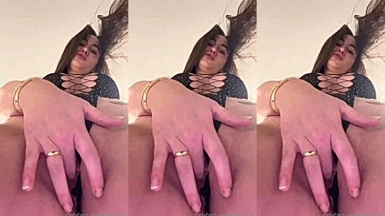 Langelinea1 playing with her moist pussy bottom view