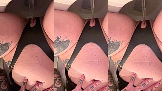 Nonsalemwitch teasng her naked pussy lipes in panties