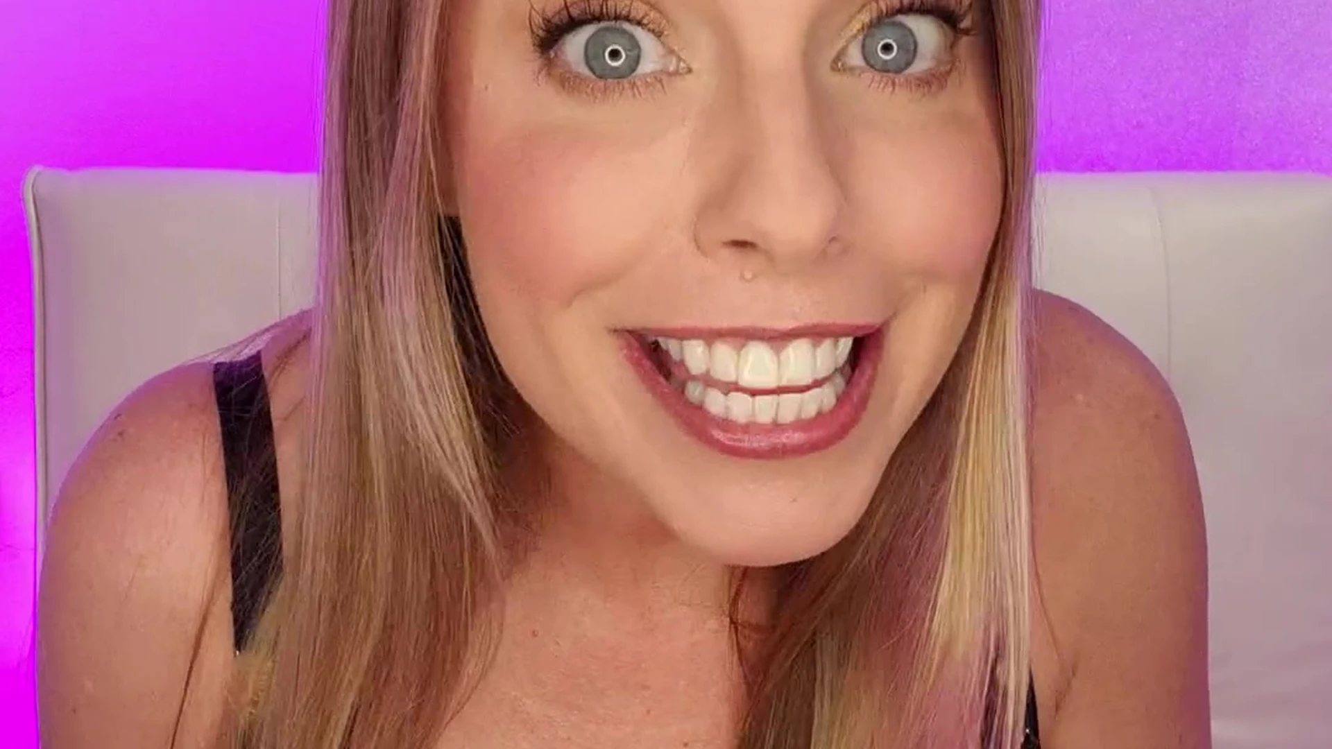 Britney Amber showing off her sex black lingerie