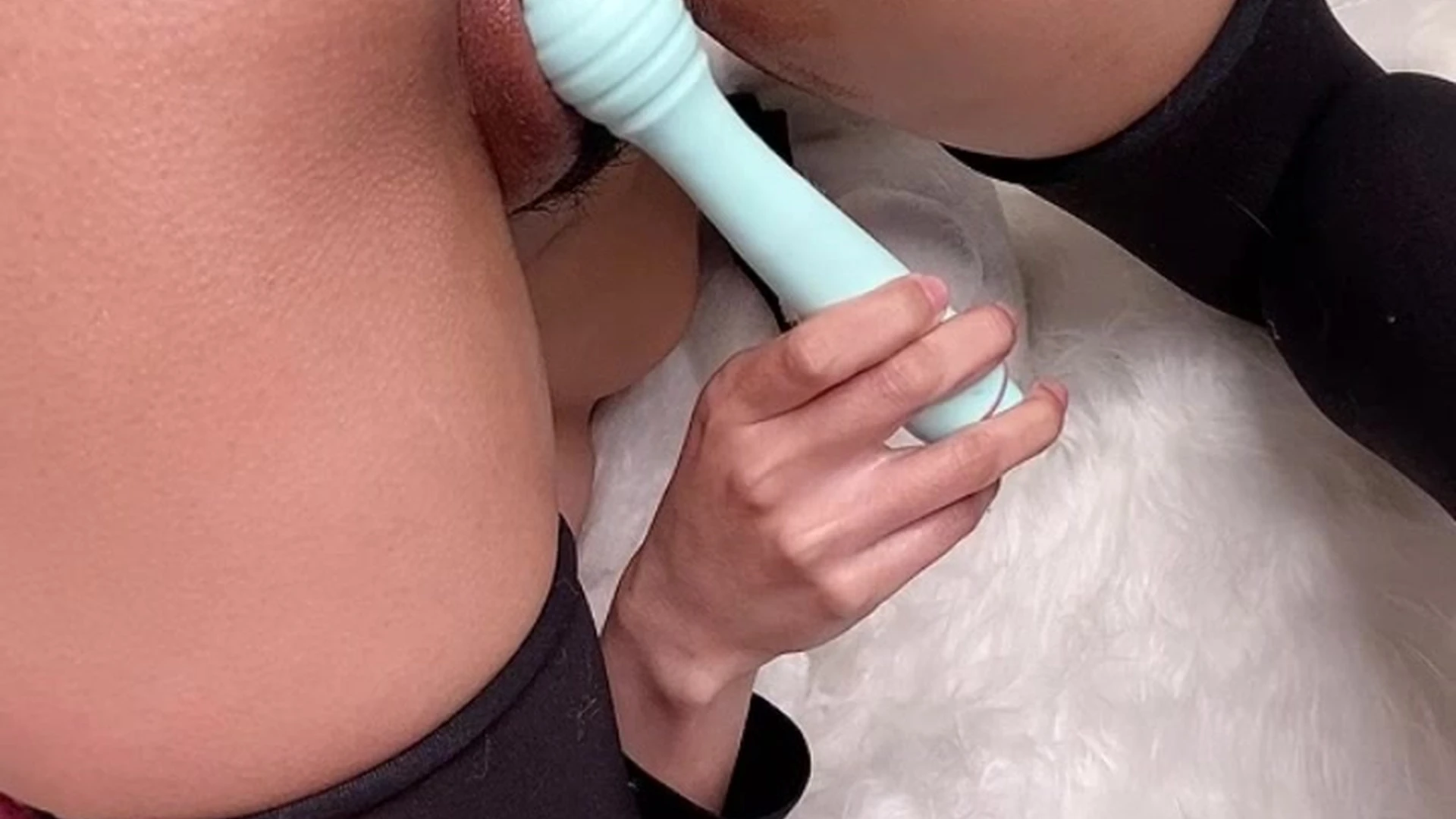 Nekob0icarti white vibrator masturbation upside down
