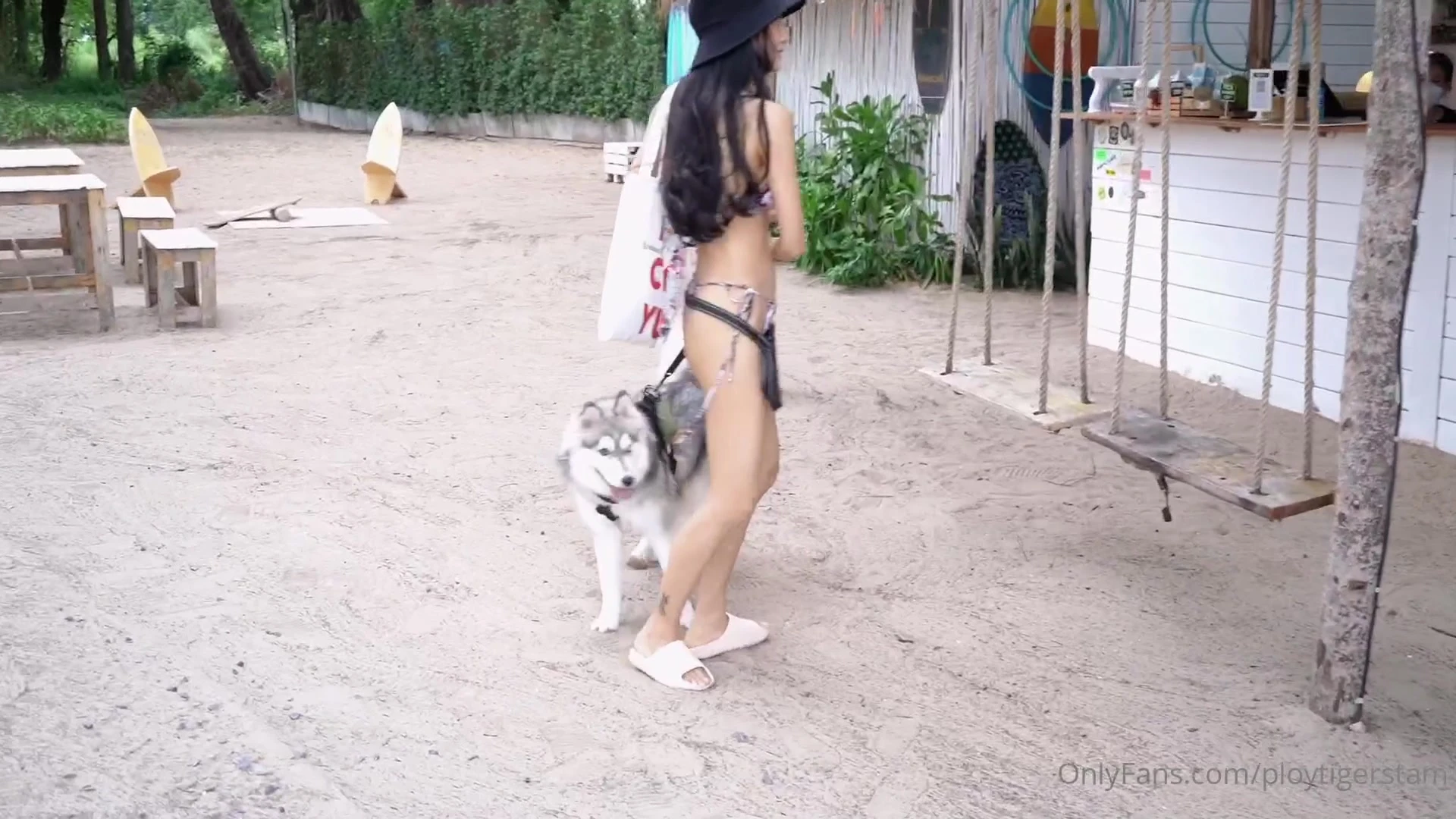 Ploytigerstam teasing her naked tits in the dog park
