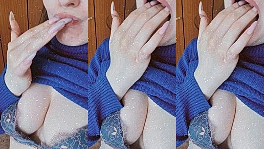 Malinkaa98 teasing her perky tits