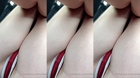 Sneesnaw playing with her pussy in the car