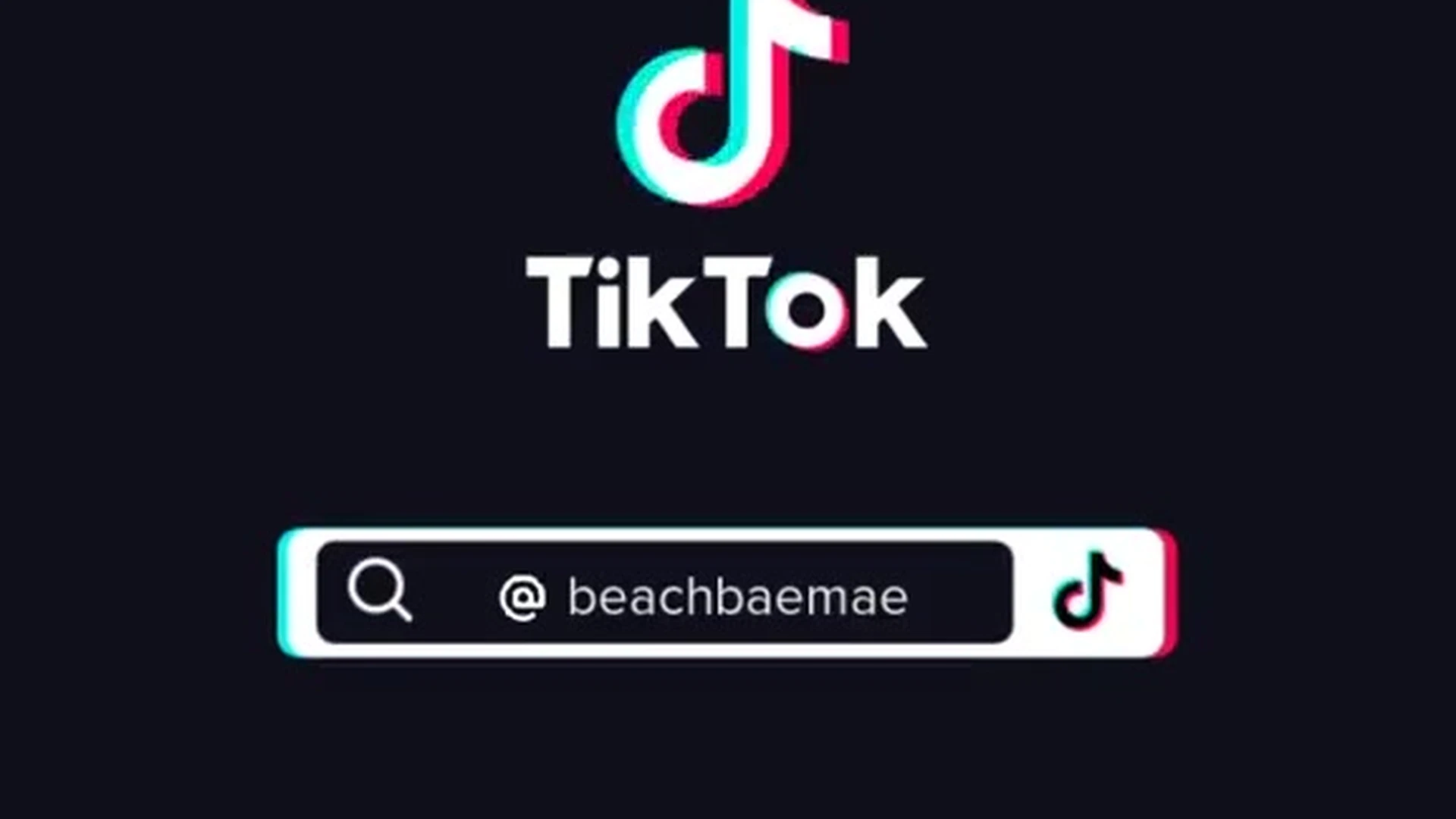 Mayseeds teasing her big booty on tiktok